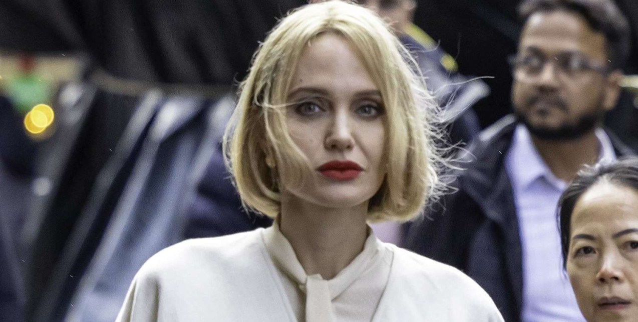 Blondes Do It Better: Η Αngelina Jolie μας γεμίζει έμπνευση με το πιο ανατρεπτικό ξανθό bob της καριέρας της