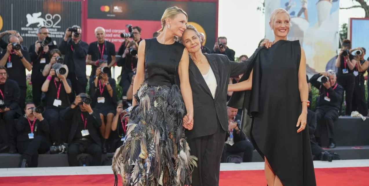 Fashion Report: Οι πιο εντυπωσιακές red carpet εμφανίσεις στο 82ο Φεστιβάλ Βενετίας 