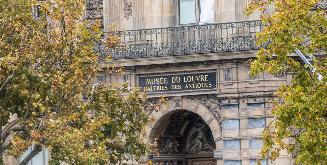 Κλοπή στο Λούβρο - The Update: Τι υποστηρίζουν οι γαλλικές αρχές για τη «ληστεία της δεκαετίας»