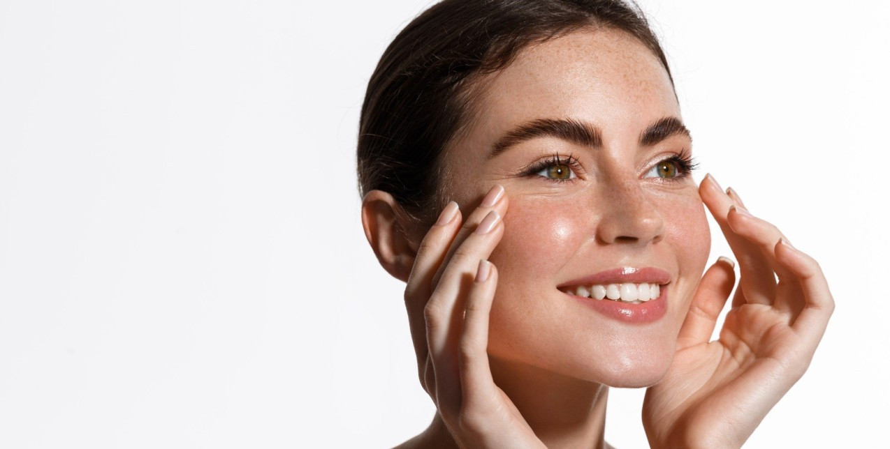 Ποιες είναι οι πιο σύγχρονες, μη επεμβατικές θεραπείες προσώπου που μπορούν να ανανεώσουν την επιδερμίδα σας; 