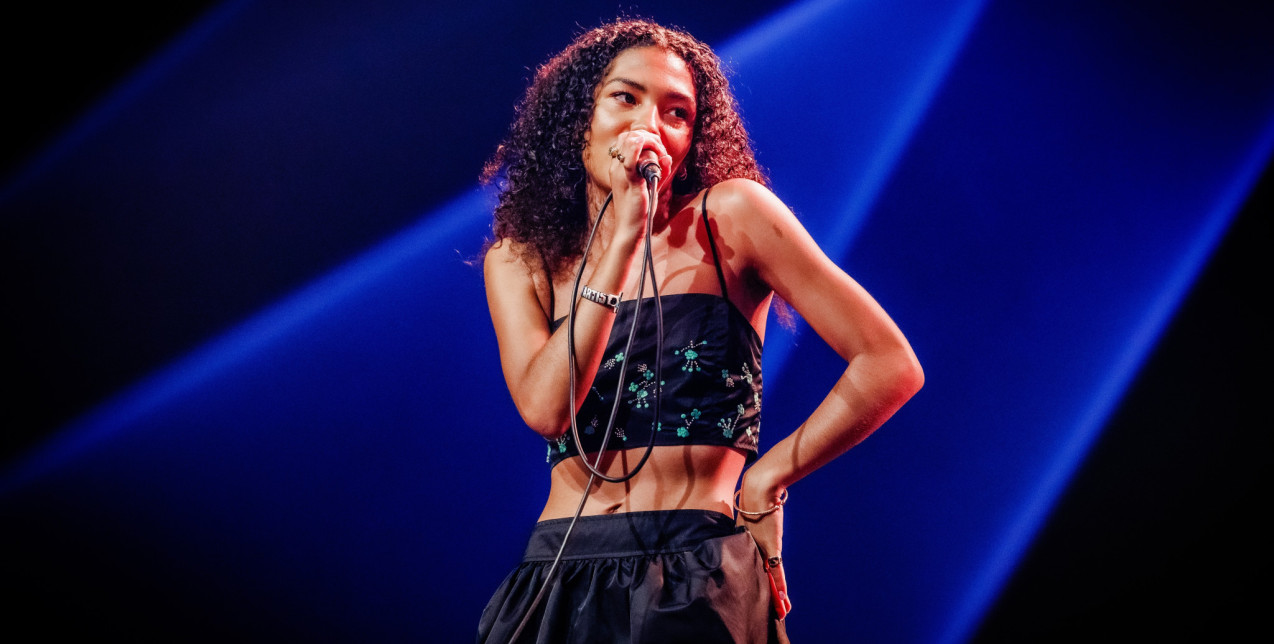 She Is The Moment: Γιατί η Olivia Dean είναι το πρόσωπο της pop σκηνής για το 2025;