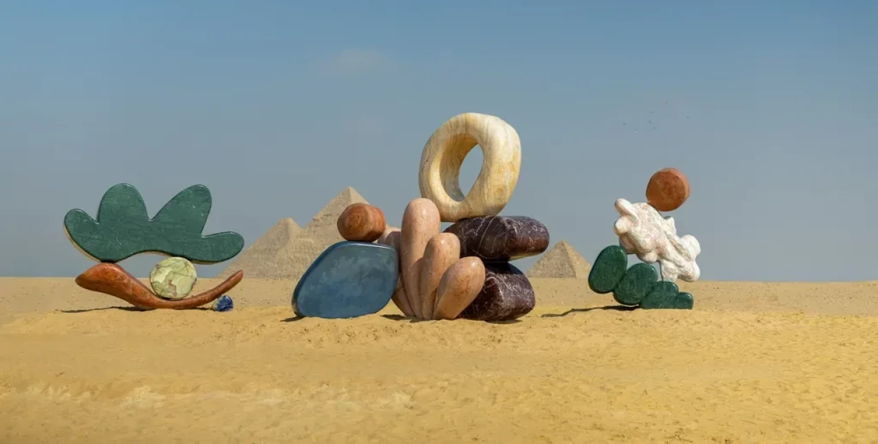 Οι Πυραμίδες της Γκίζας έχουν πλέον αντίπαλο: Μια νέα έκθεση με γλυπτά που τιμούν το γεωλογικό χρώμα