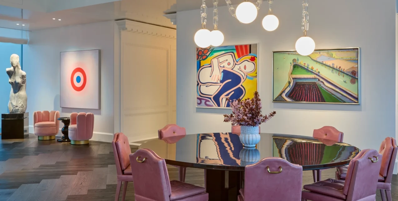 Ένα γυάλινο ρετιρέ στο Σαν Φρανσίσκο μετατρέπεται σε έναν διασκεδαστικό χώρο διαβίωσης