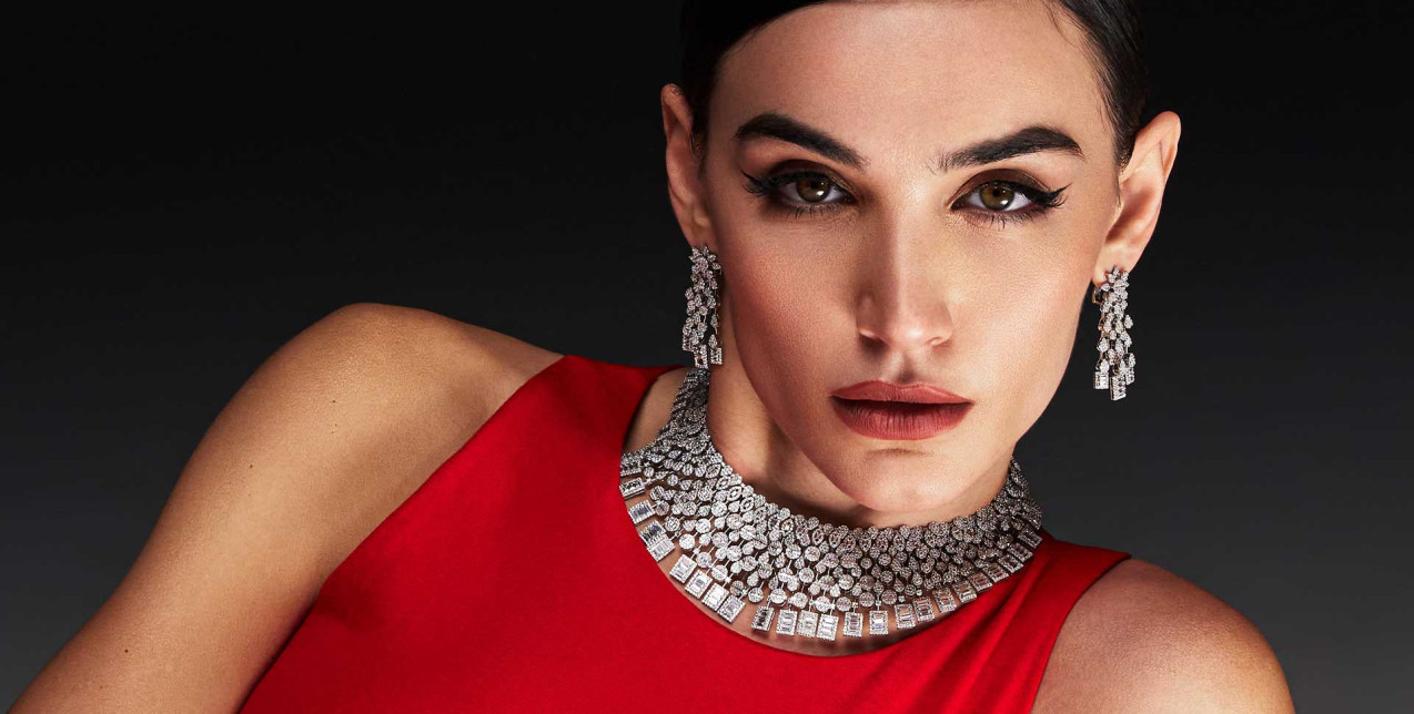 Τα λαμπερά σκουλαρίκια που θα γίνουν οι πρωταγωνιστές των festive looks