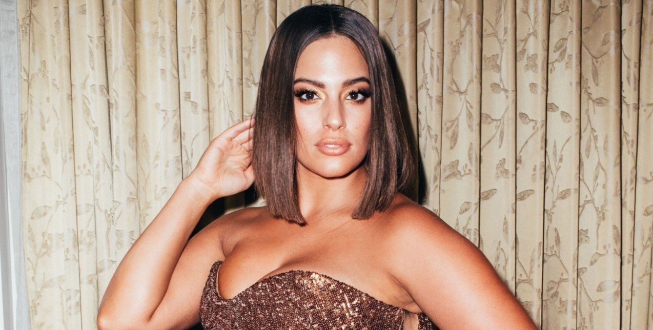 Glass hair trend: Τα in μαλλιά του φθινοπώρου είναι ίσια και λαμπερά