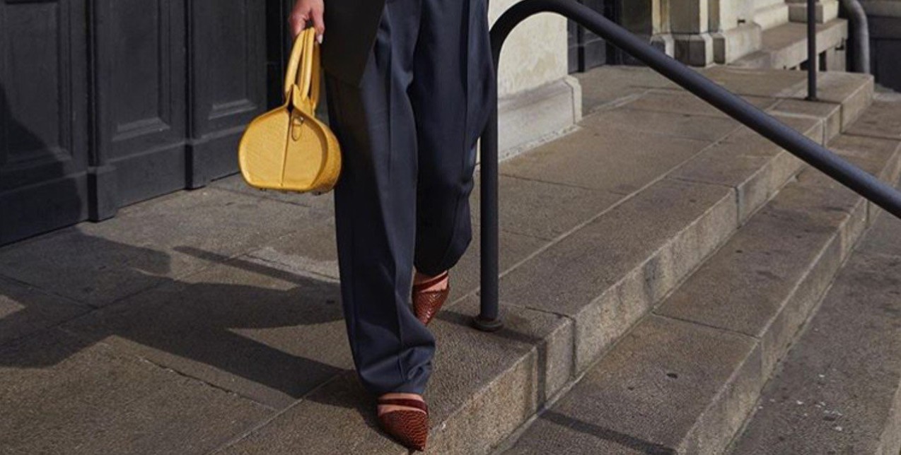 Ανακαλύψτε τα ιδανικά παπούτσια για τα loose φαρδιά παντελόνια