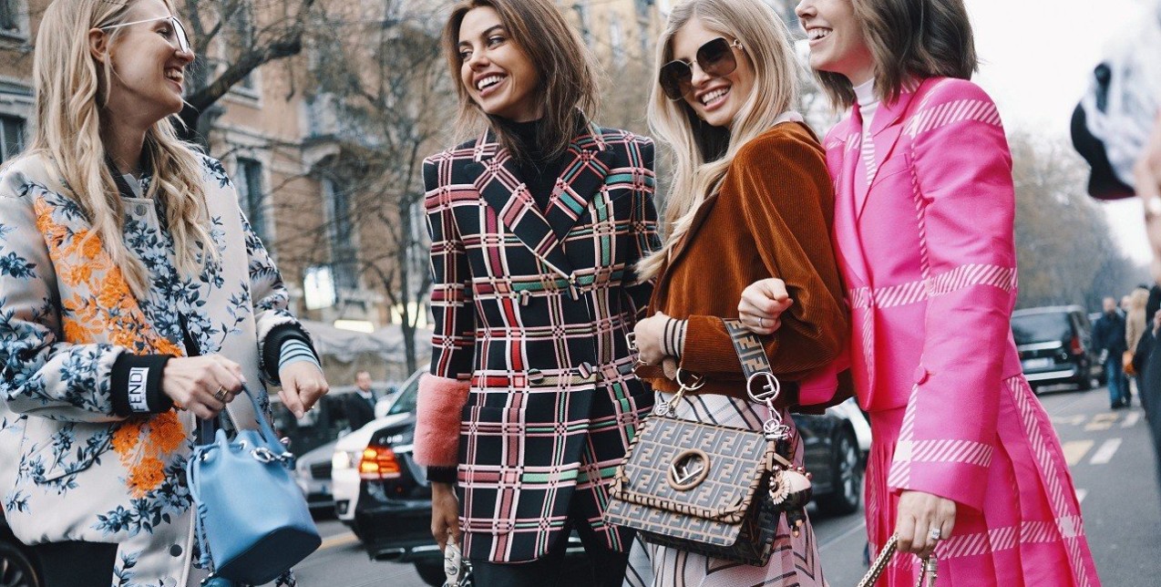 Οι 6 τσάντες που κράτησαν όλες οι στιλάτες fashion week attendees 