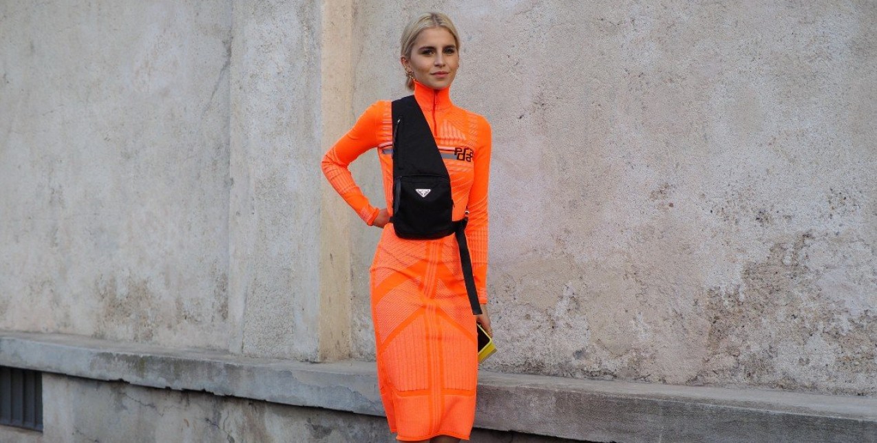 Bright orange: Πώς να υιοθετήσετε τη φωτεινή απόχρωση του ηλιοβασιλέματος στα σύνολά σας