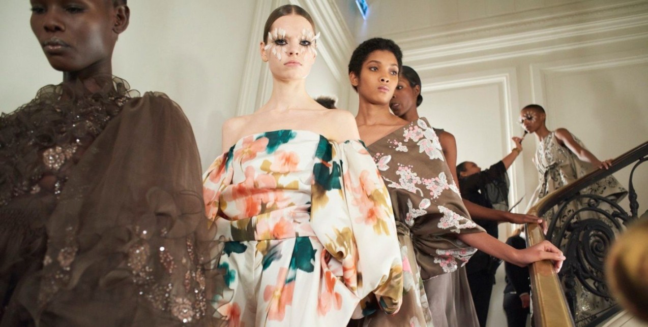 Digital Fashion Weeks: Ο οίκος Valentino θα παρουσιάσει το πρώτο του ψηφιακό show σε συνεργασία με τον φωτογράφο Nick Knight 