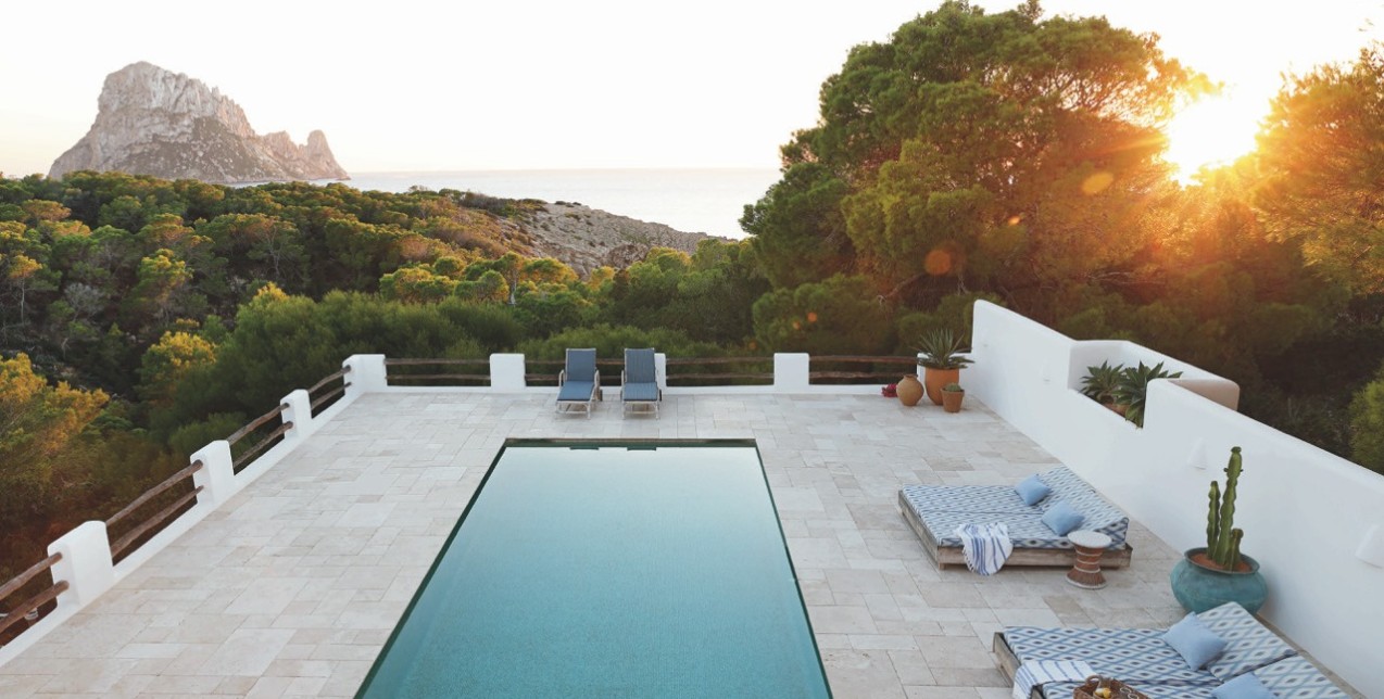 Η εντυπωσιακή βίλα Torre Vedra στην Ibiza είναι το απόλυτο καλοκαιρινό όνειρο