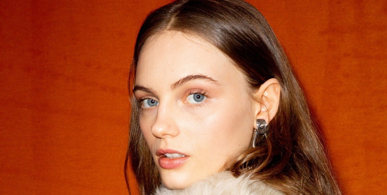 5 blush hacks που θα μεταμορφώσουν άμεσα την κουρασμένη επιδερμίδα σας 