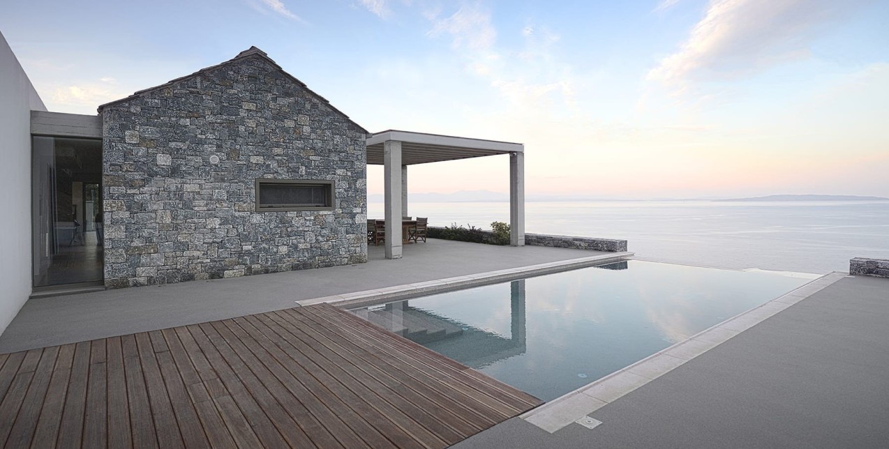 Η Villa Melana στην Αρκαδία συνδέει την αρχιτεκτονική με το φυσικό τοπίο