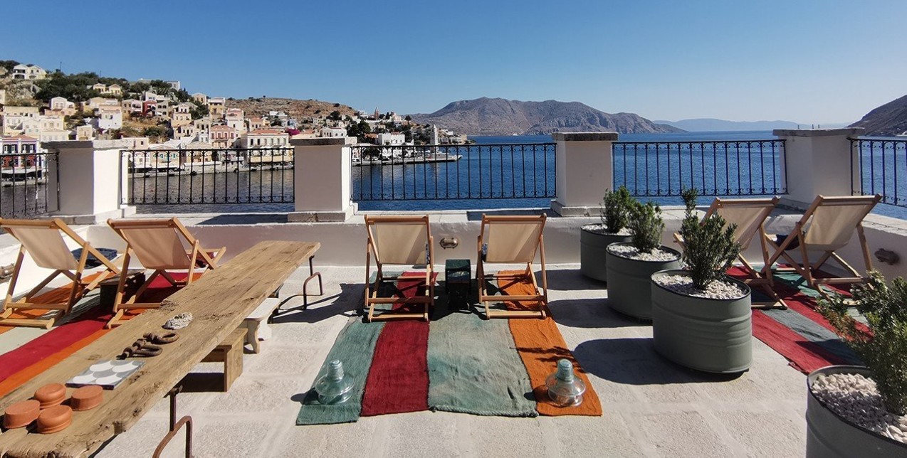 Ένα ξενοδοχείο μοναδικού design στη Σύμη «ξεδιπλώνει» την ιστορία του τόπου