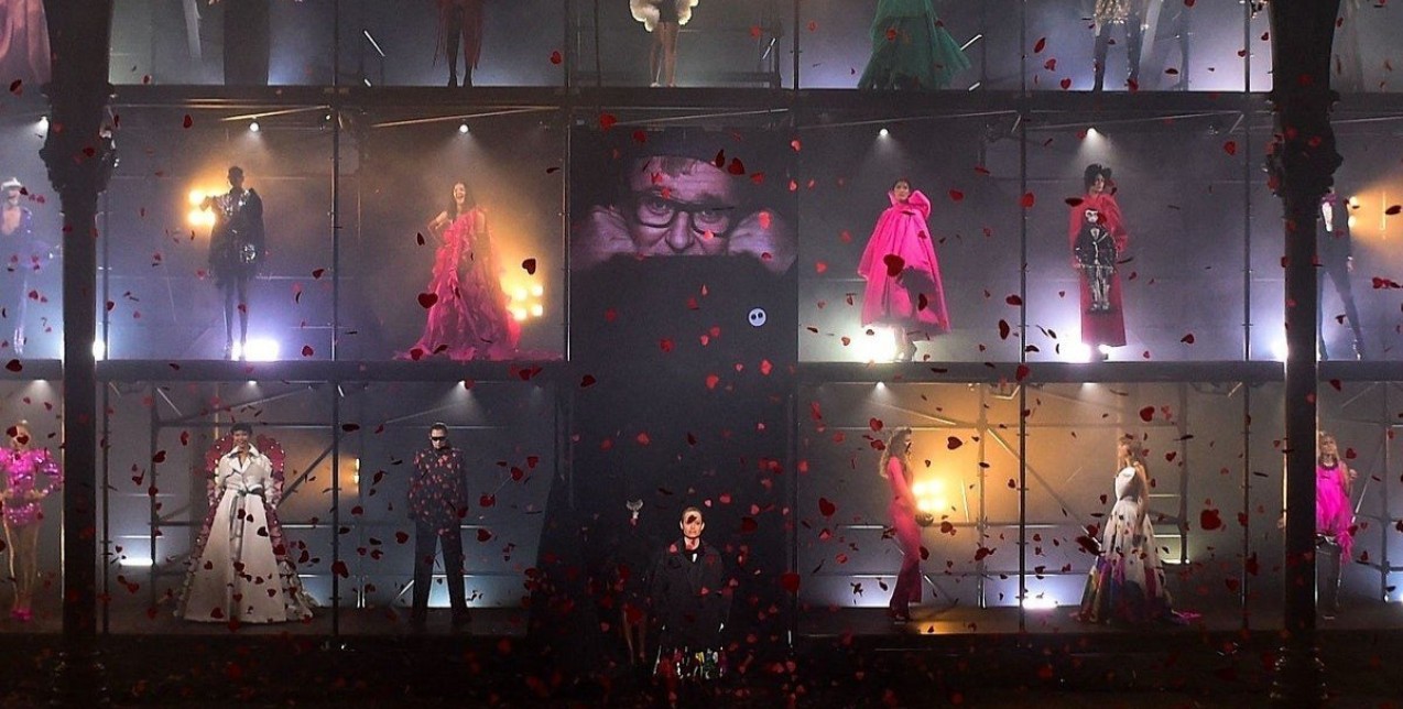 Love brings Love: To φαντασμαγορικό show προς τιμήν του Alber Elbaz γίνεται έκθεση στο Παρίσι