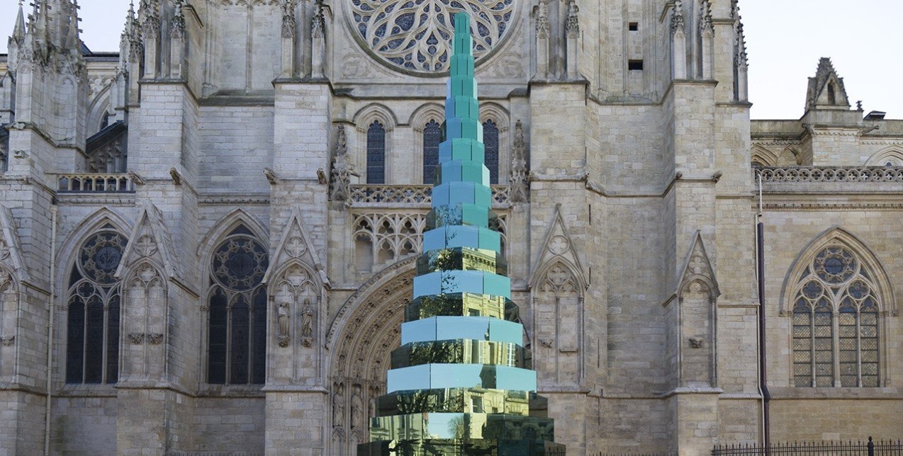 "Sapin Verre": O designer, Arnaud Lapierre, δημιούργησε ένα διαφορετικό χριστουγεννιάτικο δέντρο-έργο τέχνης
