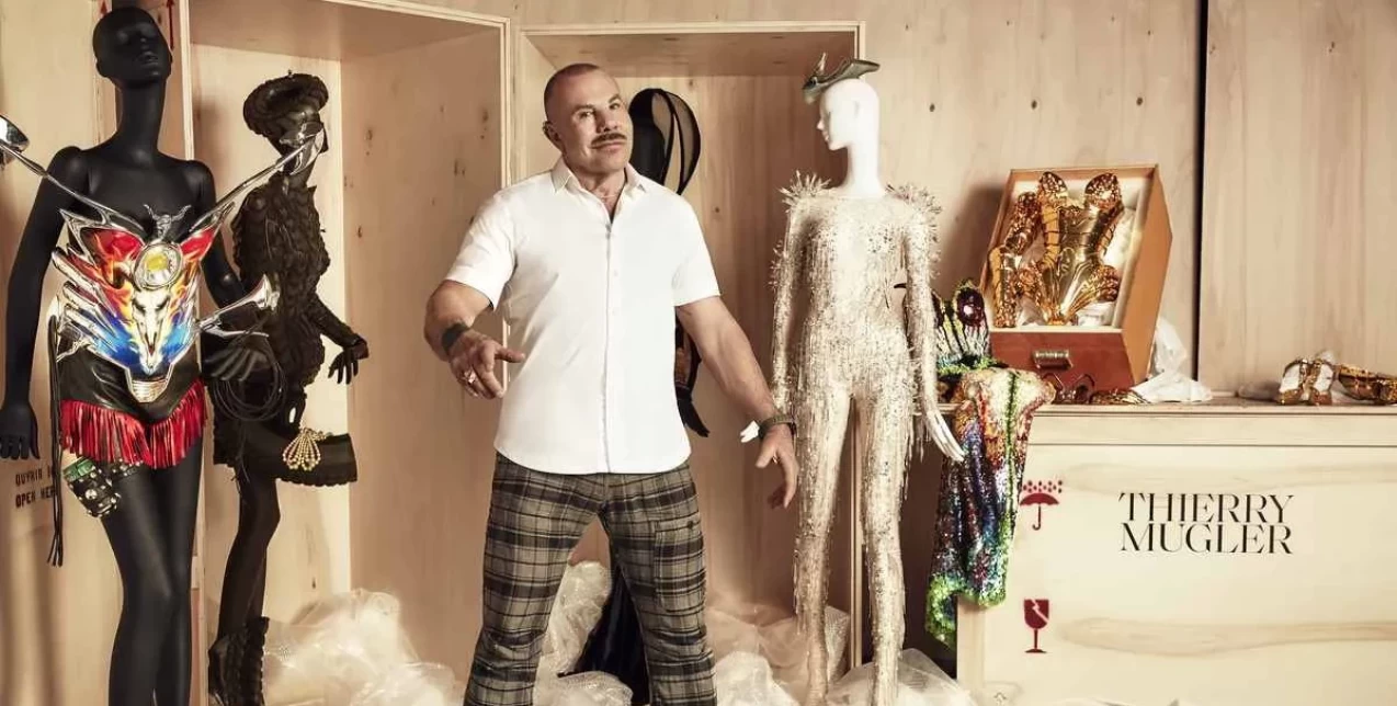 Thierry Mugler: Ο σπουδαίος Γάλλος σχεδιαστής έφυγε από τη ζωή και βύθισε στο πένθος τον χώρο της μόδας 