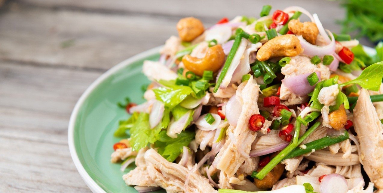3 σαλάτες με κοτόπουλο ιδανικές για το lunch break σας 