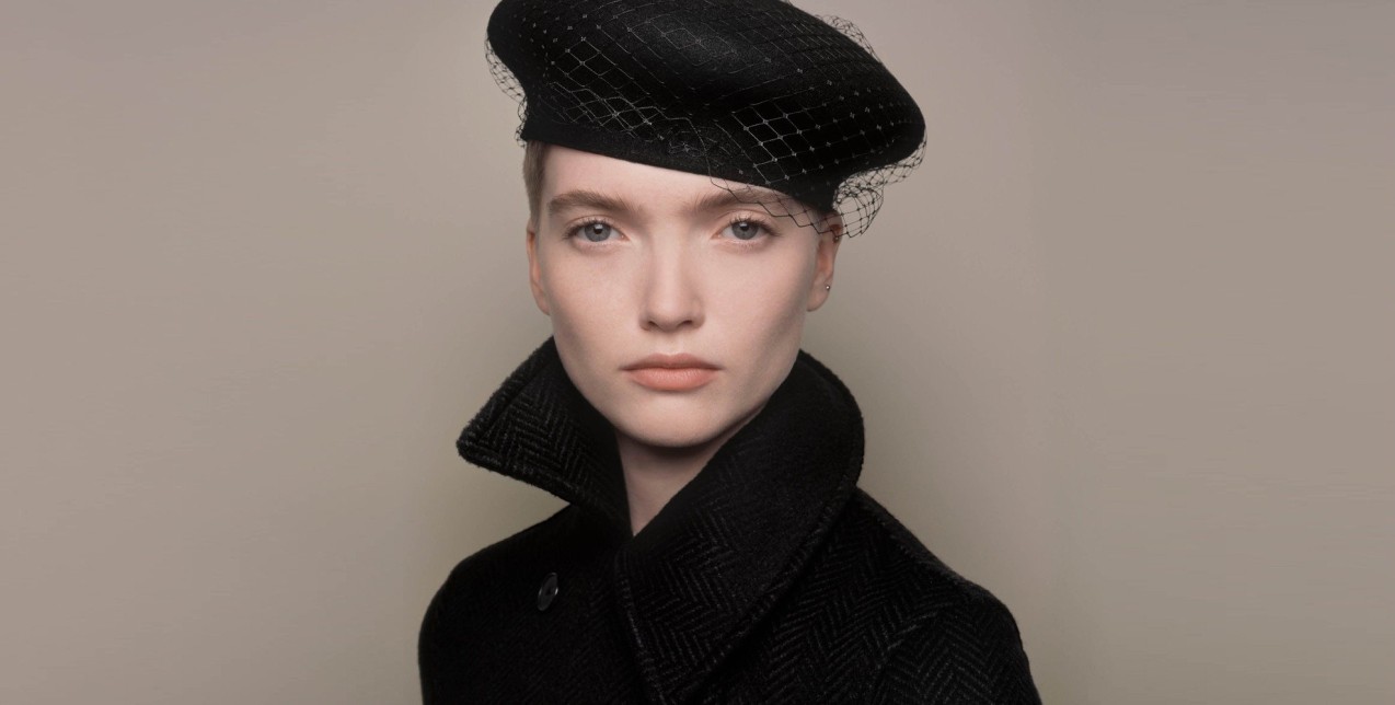Το μουσείο Christian Dior στο Granville γιορτάζει την ιστορία των καπέλων του οίκου με μια μοναδική έκθεση 
