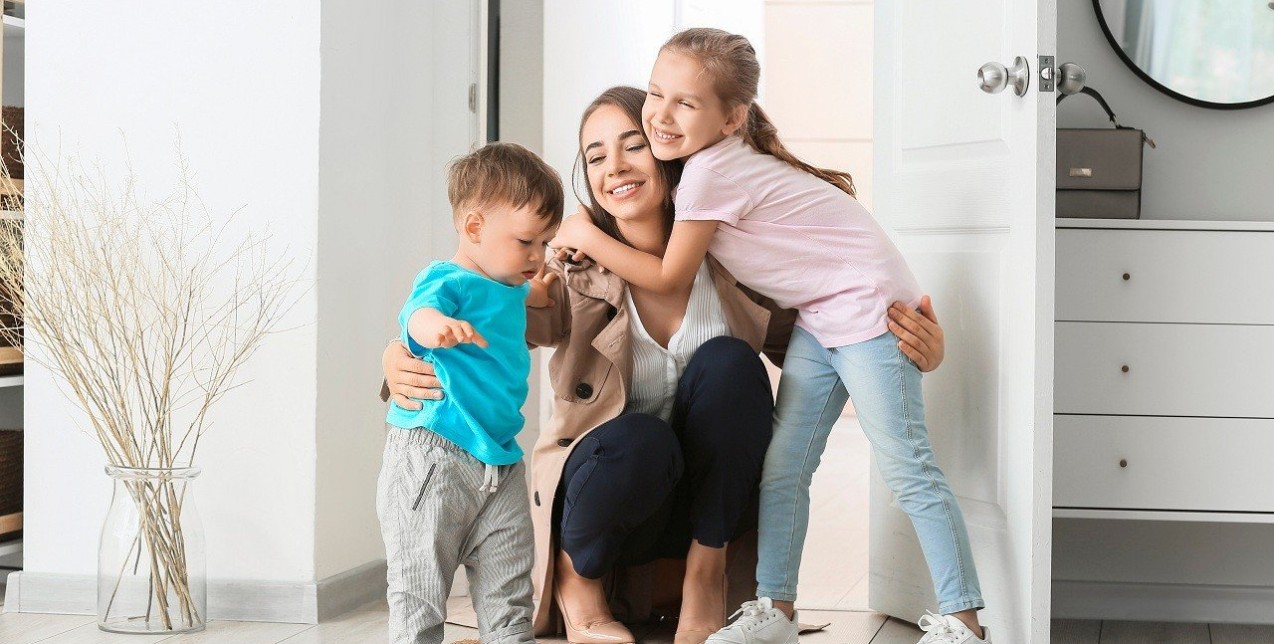 Επιδραστικές Ελληνίδες αναδεικνύουν τους πολλαπλούς ρόλους της ζωής τους σε μια νέα καμπάνια που εγείρει συζητήσεις