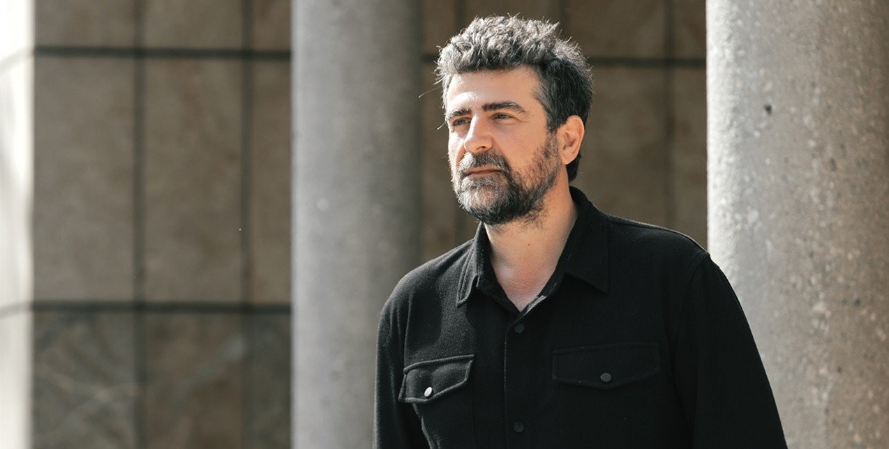 Ο νέος καλλιτεχνικός διευθυντής του Κρατικού Θεάτρου Βορείου Ελλάδος, Αστέρης Πελτέκης, εκμυστηρεύεται τους στόχους και το όραμά ﻿του για το ΚΘΒΕ