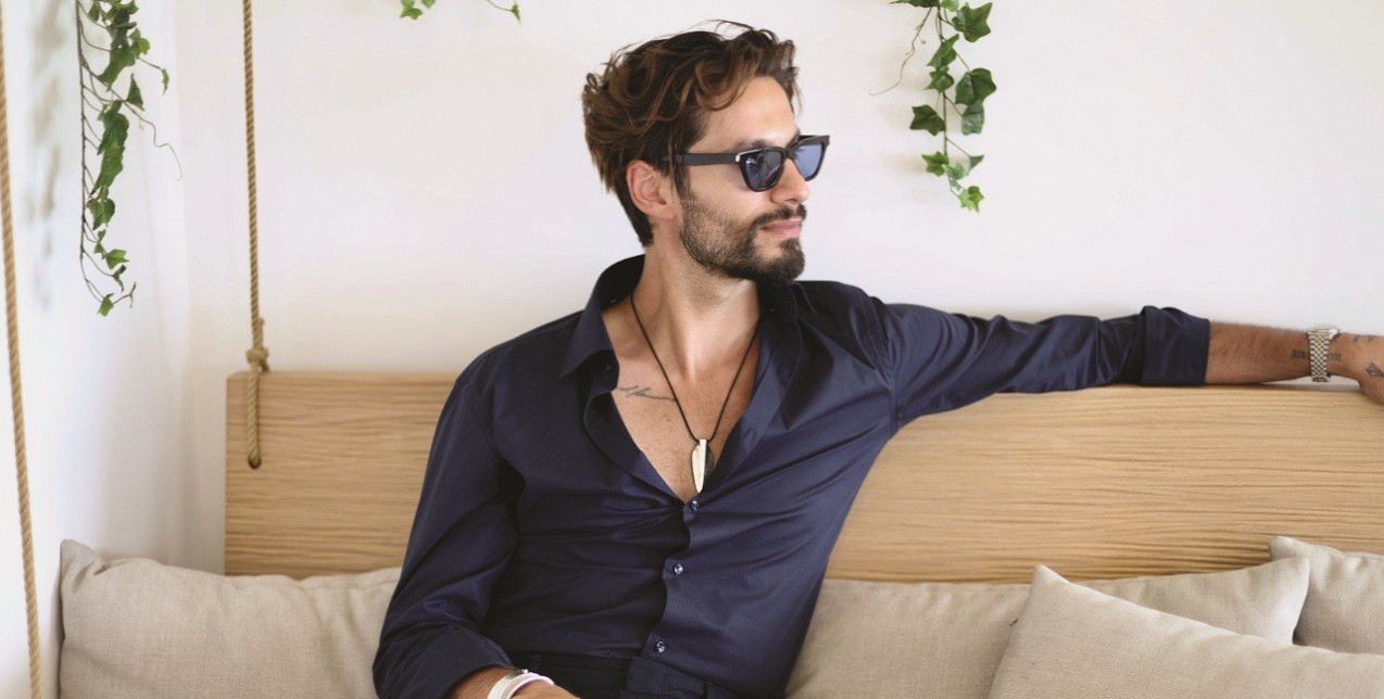 Ο Γιώργος Καράβας μιλάει σε πρώτο πρόσωπο για όλα όσα μετουσιώνουν τον άνδρα του σήμερα 