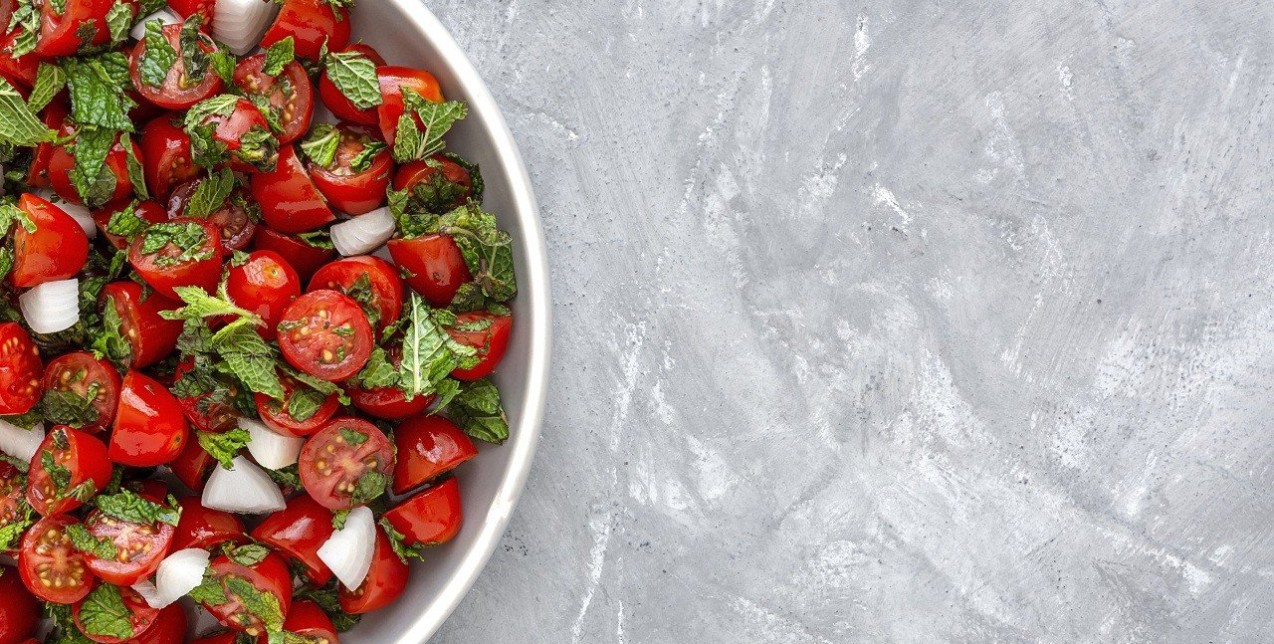 Ντοματοσαλάτα: Η «βασίλισσα» του καλοκαιριού και οι πιο νόστιμες εκδοχές της 