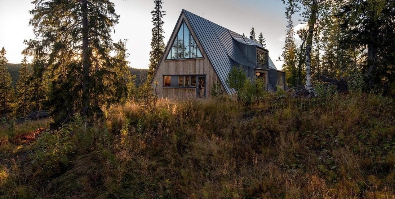 Το καταφύγιο σκι που σχεδίασε ο Σουηδός αρχιτέκτονας Måns Tham εντυπωσιάζει στα δασώδη, βόρεια τοπία του Edsåsdalen 
