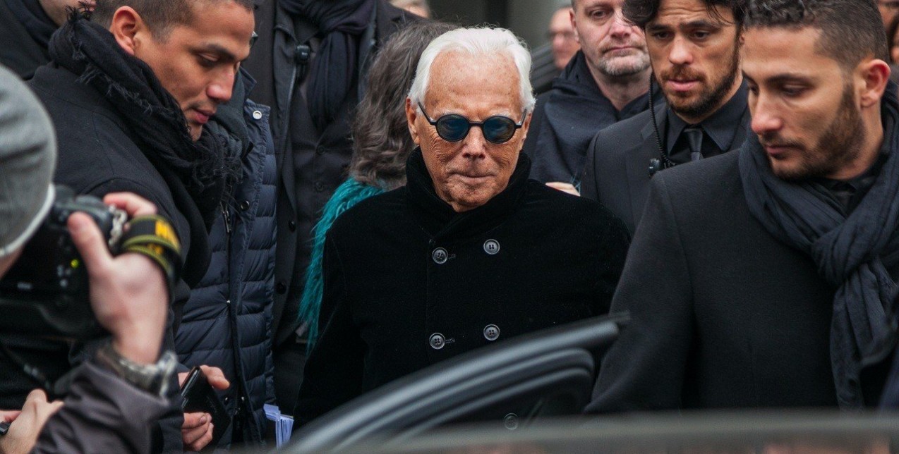 6 κορυφαίες δημιουργικές εμπνεύσεις του Giorgio Armani: Από την Eileen Gray έως τον Issey Miyake