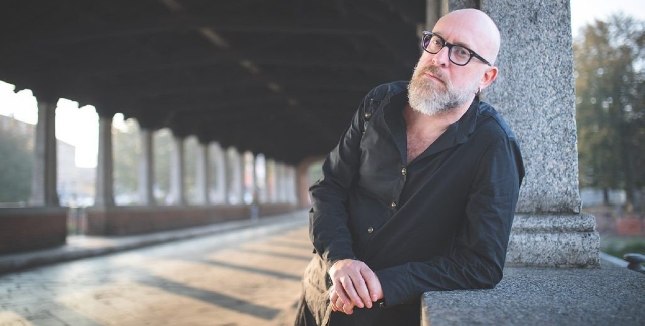 Ο μοναδικός ιταλός τραγουδιστής Mario Biondi έρχεται στο Μέγαρο Μουσικής Θεσσαλονίκης και μας μιλάει αποκλειστικά 