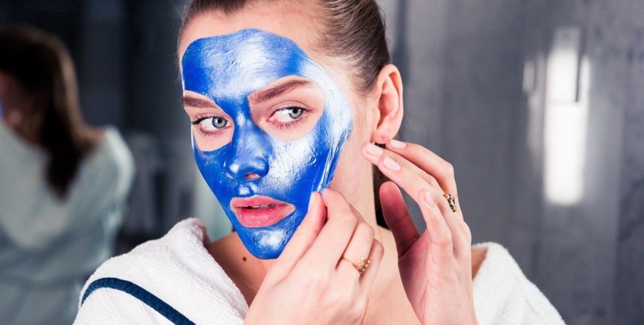 Αυτές οι 3 DIY μάσκες προσώπου υπόσχονται μεταξένια επιδερμίδα 