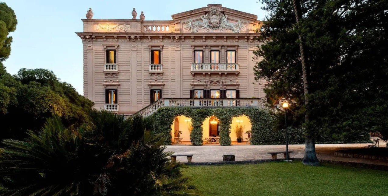 Τώρα μπορείτε να μείνετε στη βίλα του White Lotus στη Σικελία 