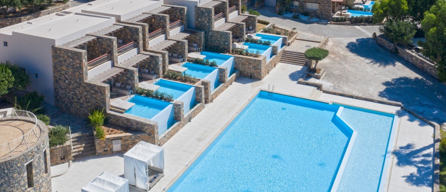 6+1 λόγοι που μας κάνουν να επιστρέφουμε στο Wyndham Grand Crete Mirabello Bay
