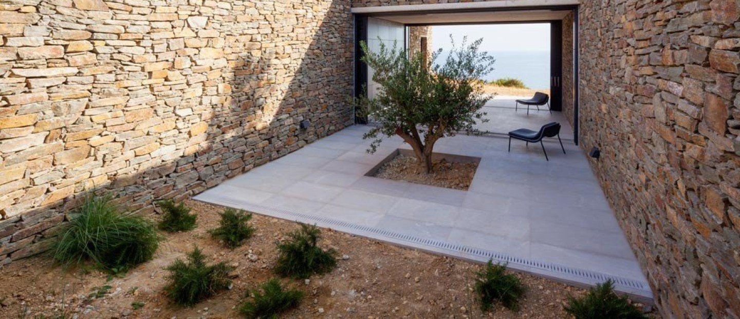 Το συγκρότημα κατοικιών Voronoi's Corrals στη Μήλο που θυμίζουν σύγχρονα μαντριά 
