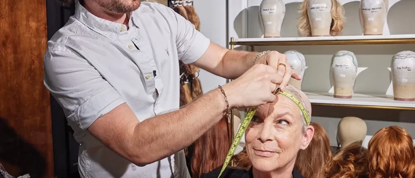 Jamie Lee Curtis: Επισκέπτεται τον κατασκευαστή περουκών Rob Pickens για έναν επερχόμενο ρόλο της 