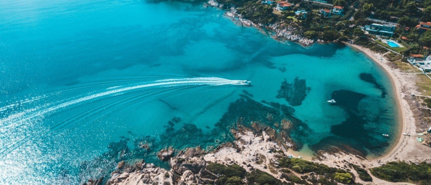 Αυτές είναι οι must-visit παραλίες στην Χαλκιδική για τους λάτρεις της φύσης 