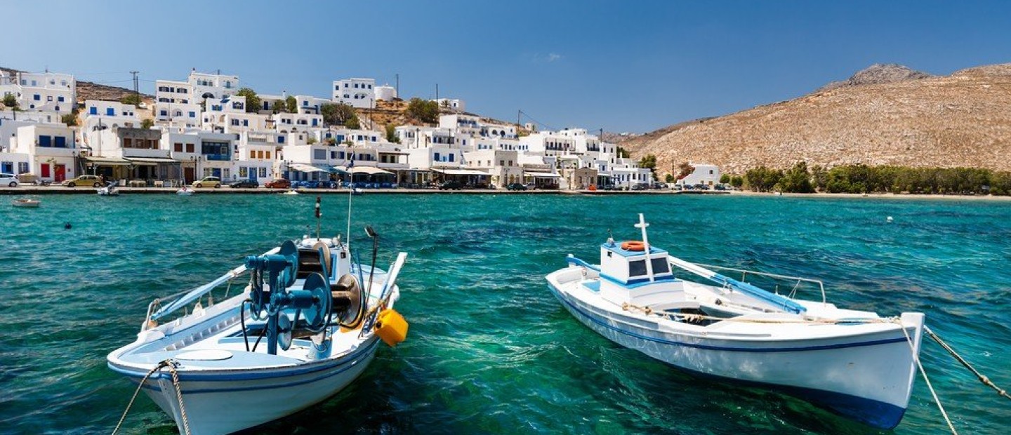 An insider guide to: Τήνος με τη Μαρία Βαζούρα 