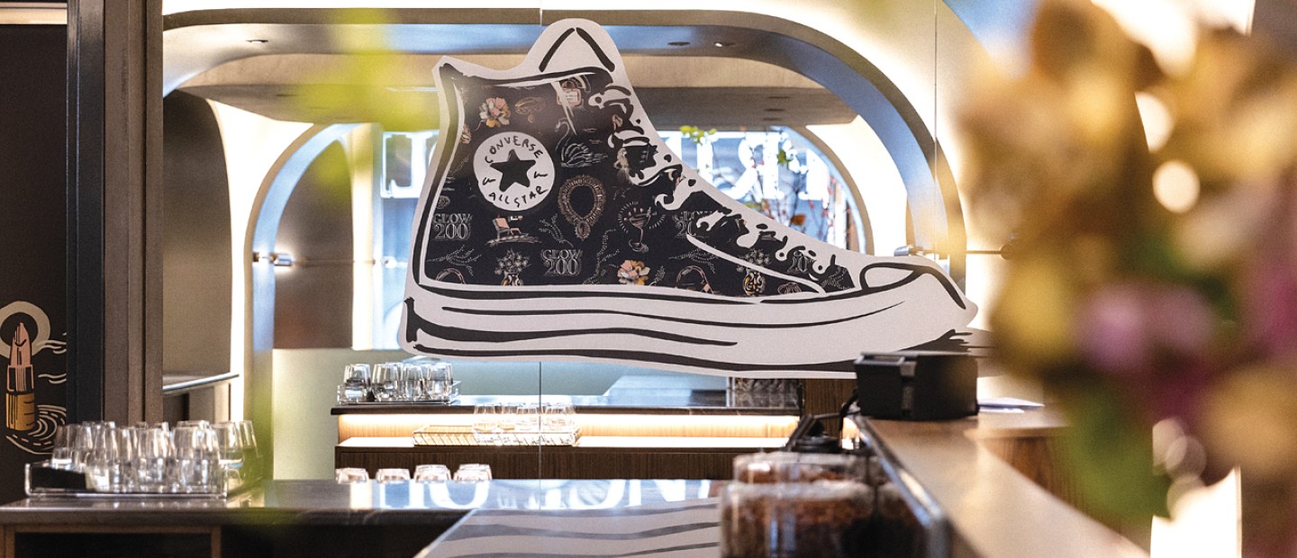Η Converse με τον δυνατό παλμό της έδωσε τον ρυθμό στο Glow Fabulous Café που δημιούργησε το περιοδικό GLOW για τους εορτασμούς του Glow 200 Anniversary