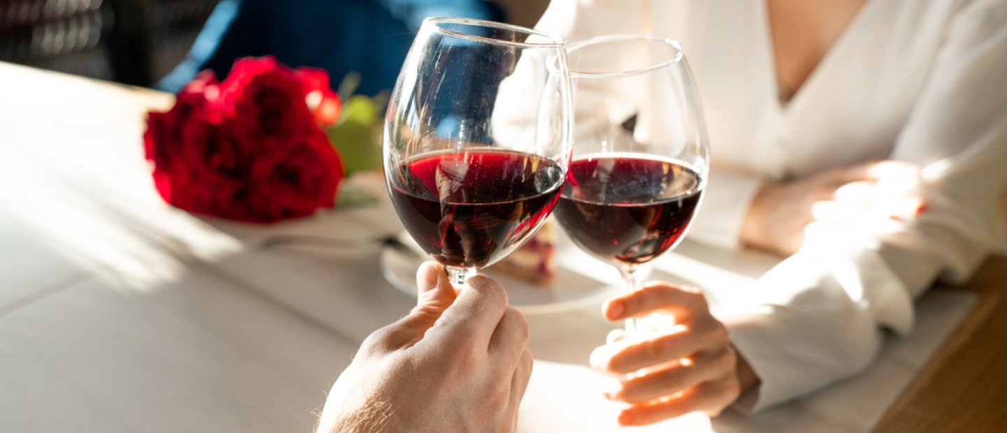 6+1 σημάδια που φανερώνουν ότι κάποιος τρέφει αισθήματα για εσάς