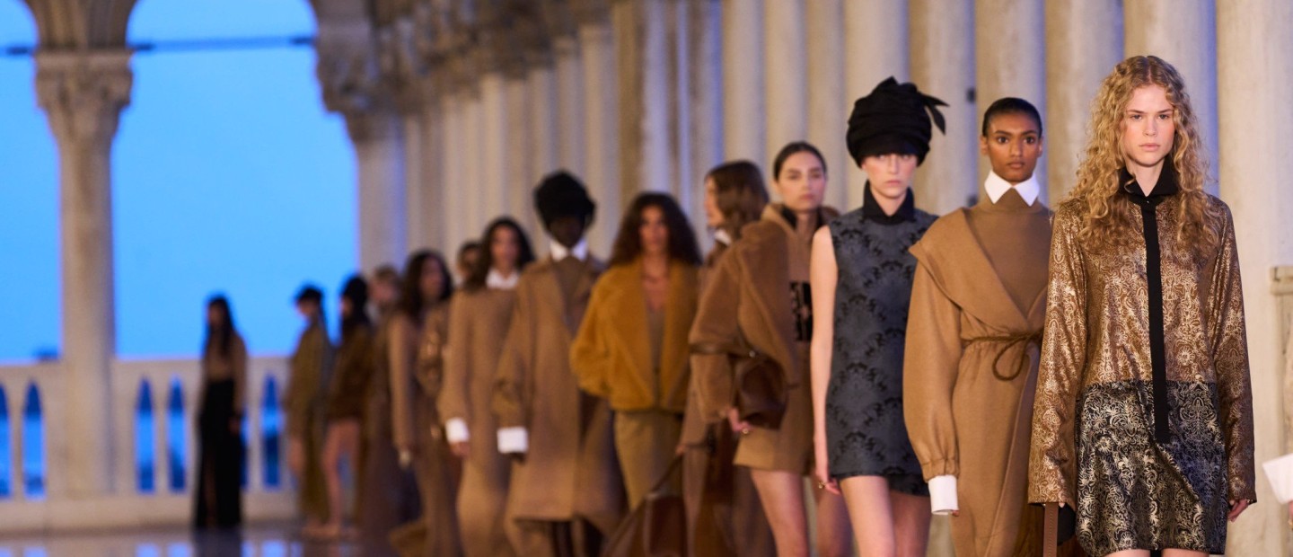 To Max Mara Resort Show 2025 παρουσιάστηκε εχθές στη Βενετία στο Palazzo Ducale 