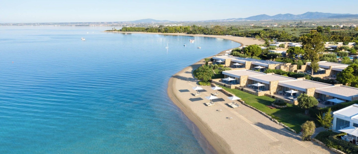 Το πρώτο θέρετρο στην Ελλάδα που έλαβε τη χρυσή πιστοποίηση LEED EBOM - μια σημαντική περιβαλλοντική διάκριση - βρίσκεται στη Χαλκιδική