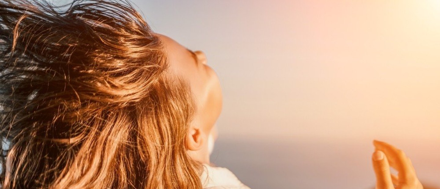 3 πανεύκολα hacks για να δημιουργήσετε το πιο effortless beach hair look 