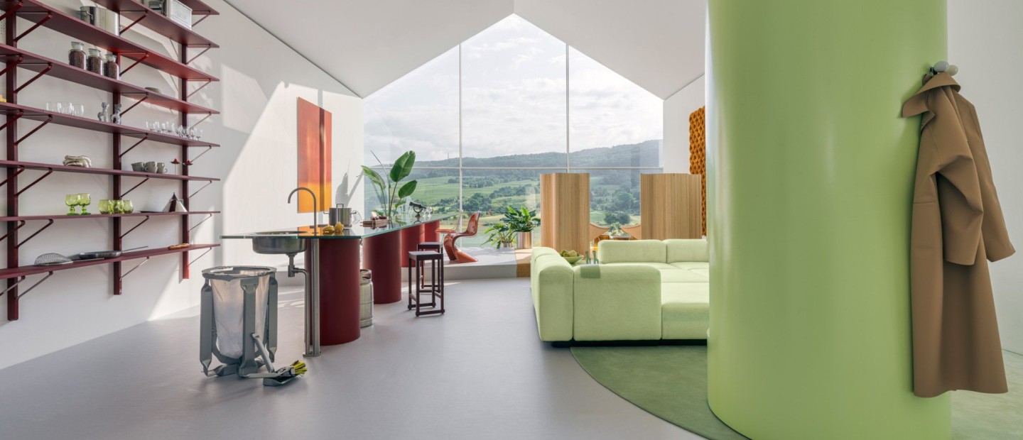 Η Sabine Marcelis ανακαίνισε το VitraHaus Loft στη Γερμανία, ένα περιβάλλον γεμάτο χρώματα και φως