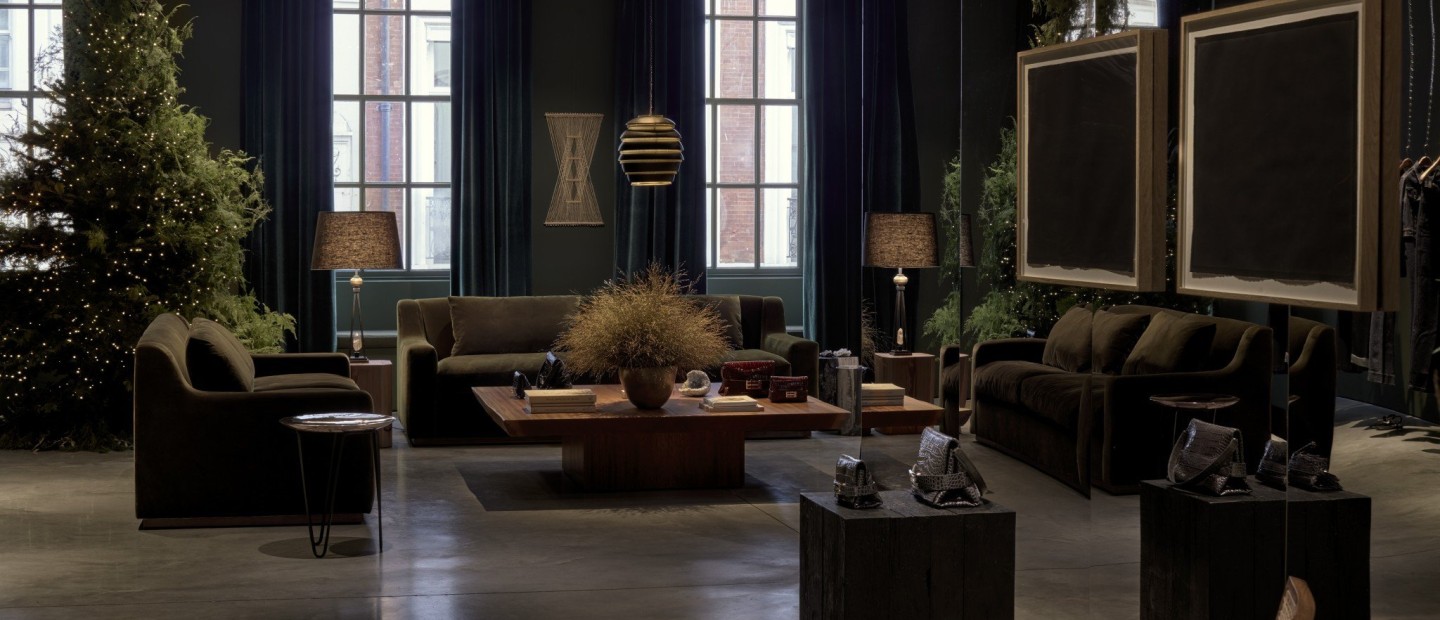 H interior designer Rose Uniacke μεταμόρφωσε για τα Χριστούγεννα την boutique της Victoria Beckham στο Μayfair 