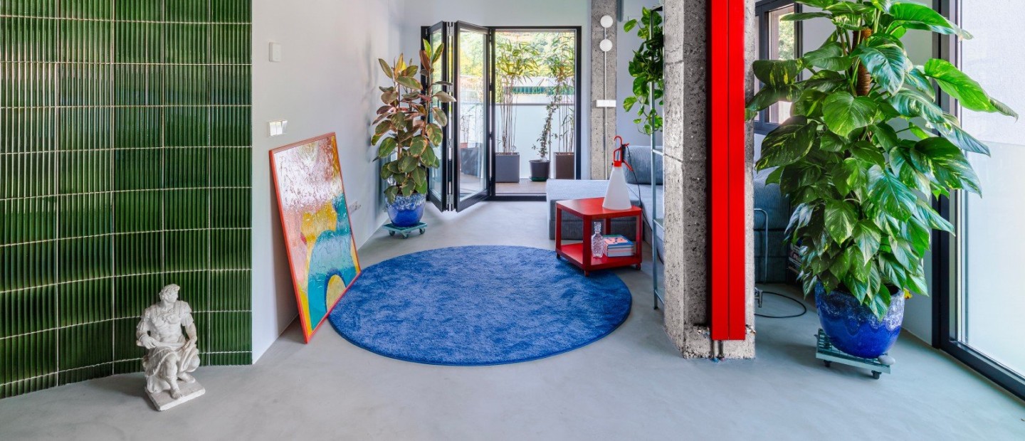 Ένα διαμέρισμα 60 τ.μ. διαμορφώνεται σε ένα ευέλικτο πολυλειτουργικό περιβάλλον 