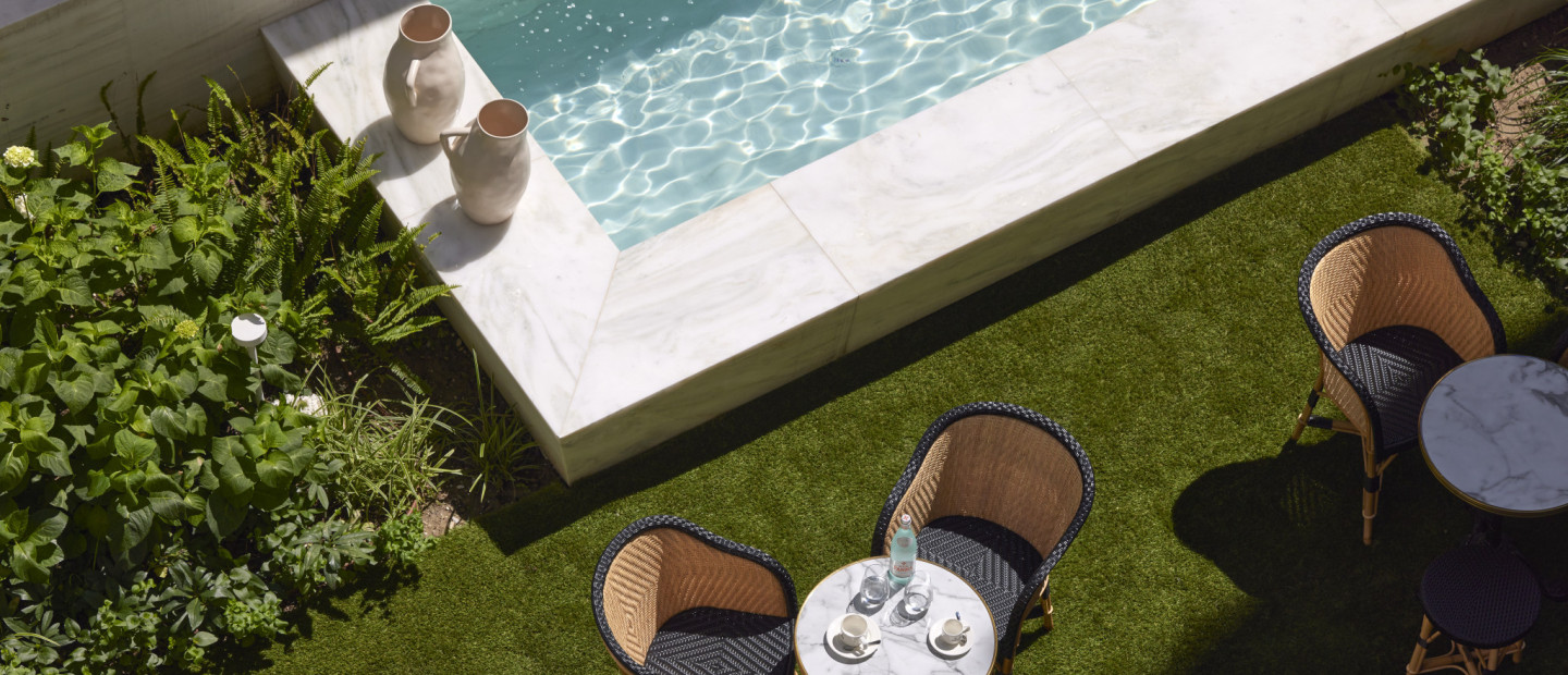 Το εμβληματικό εστιατόριο της πόλης που δίνει νέα πνοή στο καλοκαίρι παρουσιάζοντας σύγχρονη ελληνική κουζίνα