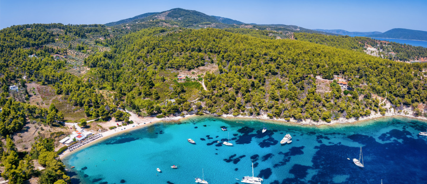 Το καλοκαίρι αλλιώς: 8 ελληνικά νησιά που παραμένουν ακόμη ήρεμοι θησαυροί της Μεσογείου 