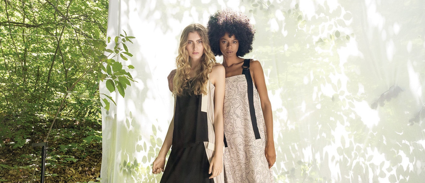 Οι καθαρές γραμμές, τα φυσικά υλικά και η βιώσιμη σκέψη πρωταγωνιστούν στη φιλοσοφία αυτού του μοναδικού fashion brand