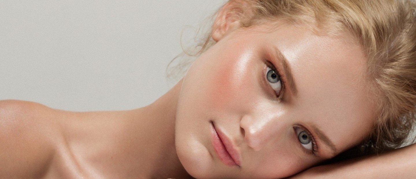 Τα top rated highlighters για να διατηρήσετε το φυσικό summer glow σας και τη νέα σεζόν 