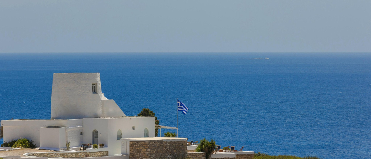 Ανακαλύψτε τα πιο κομψά guesthouses στην Κίμωλο με φόντο το απέραντο μπλε του Αιγαίου