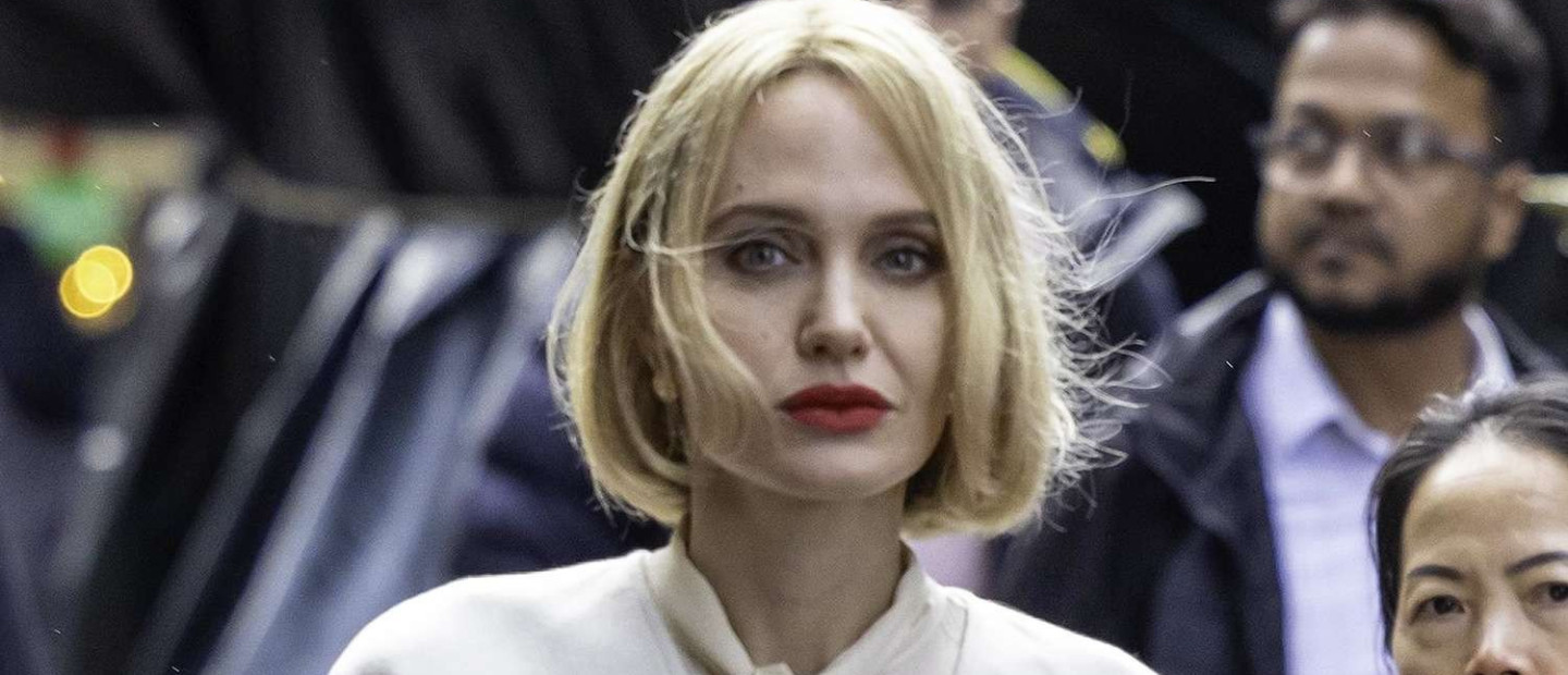 Blondes Do It Better: Η Αngelina Jolie μας γεμίζει έμπνευση με το πιο ανατρεπτικό ξανθό bob της καριέρας της